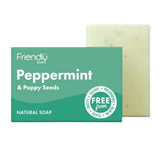 Friendly Soap såpestykke Peppermint & Poppy Seeds (95g) i hvit farge, delvis skjult bak grønn emballasje
