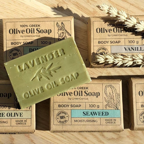 GreenGenius Olivensåpe 100g Lavendel grønn i olivenolje, med flere varianter i bakgrunnen