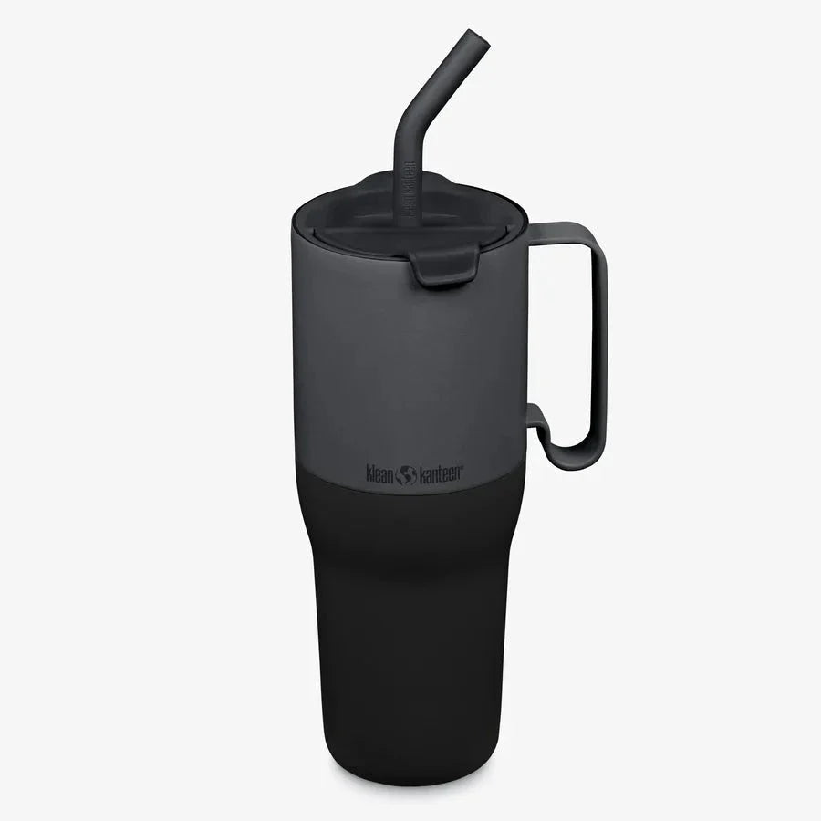 Klean Kanteen Rise Tumbler 1065 ml Asphalt i rustfritt stål med håndtak og sugerør, sett fra siden