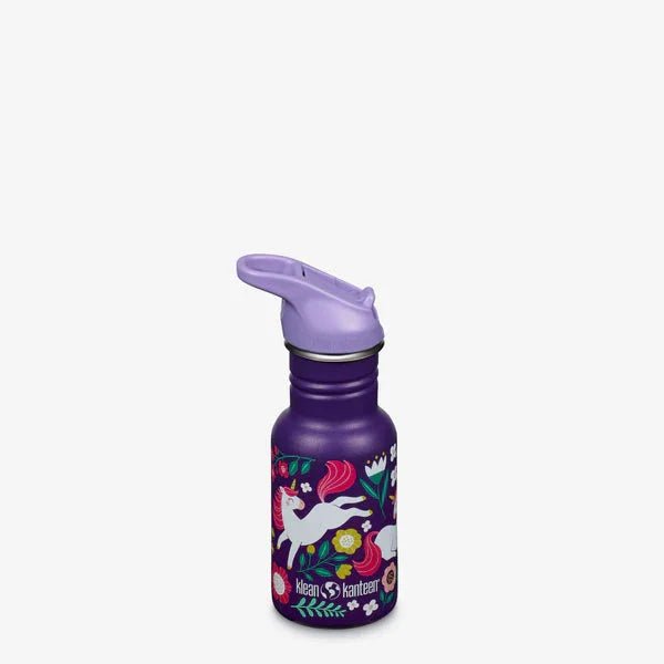 Klean Kanteen Drikkeflaske Barn 355ml Leaping Unicorns i rustfritt stål, sett fra siden med lilla sportskork
