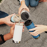 Klean Kanteen TKWide termokopper i rustfritt stål i ulike farger på piknikteppe
