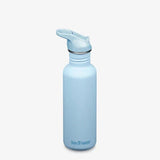 Klean Kanteen Classic drikkeflaske 800ml Clear Sky i rustfritt stål, sett fra siden med åpent sugerør