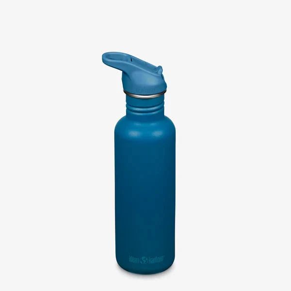 Klean Kanteen Classic drikkeflaske 800ml Corsair i rustfritt stål, sett fra siden med lokk Suztain.no