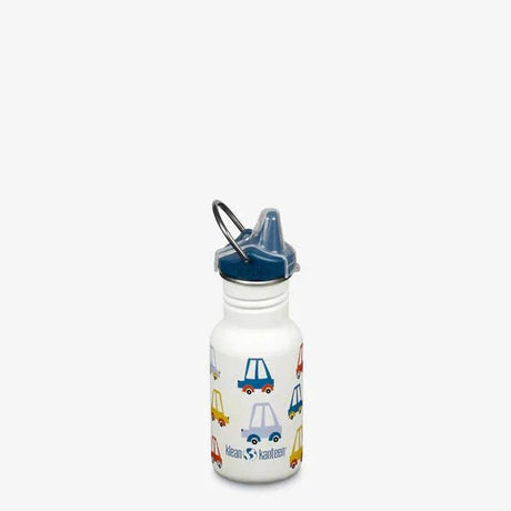 Klean Kanteen Drikkeflaske Barn 355ml Classic Cars i rustfritt stål, sett fra siden med blå sippy-kork
