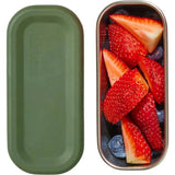 Klean Kanteen snackboks 295 ml grønn i rustfritt stål og silikon, med frukt i den åpne boksen