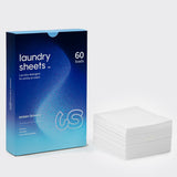 Laundry Sheets tøyvask 60 ark Ocean Breeze i blå eske og en stabel hvite ark ved siden av