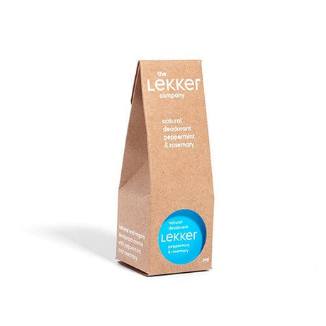 The Lekker Company deodorant Peppermint & Rosemary 30g i pappemballasje, sett fra siden med blå sirkeldetalj