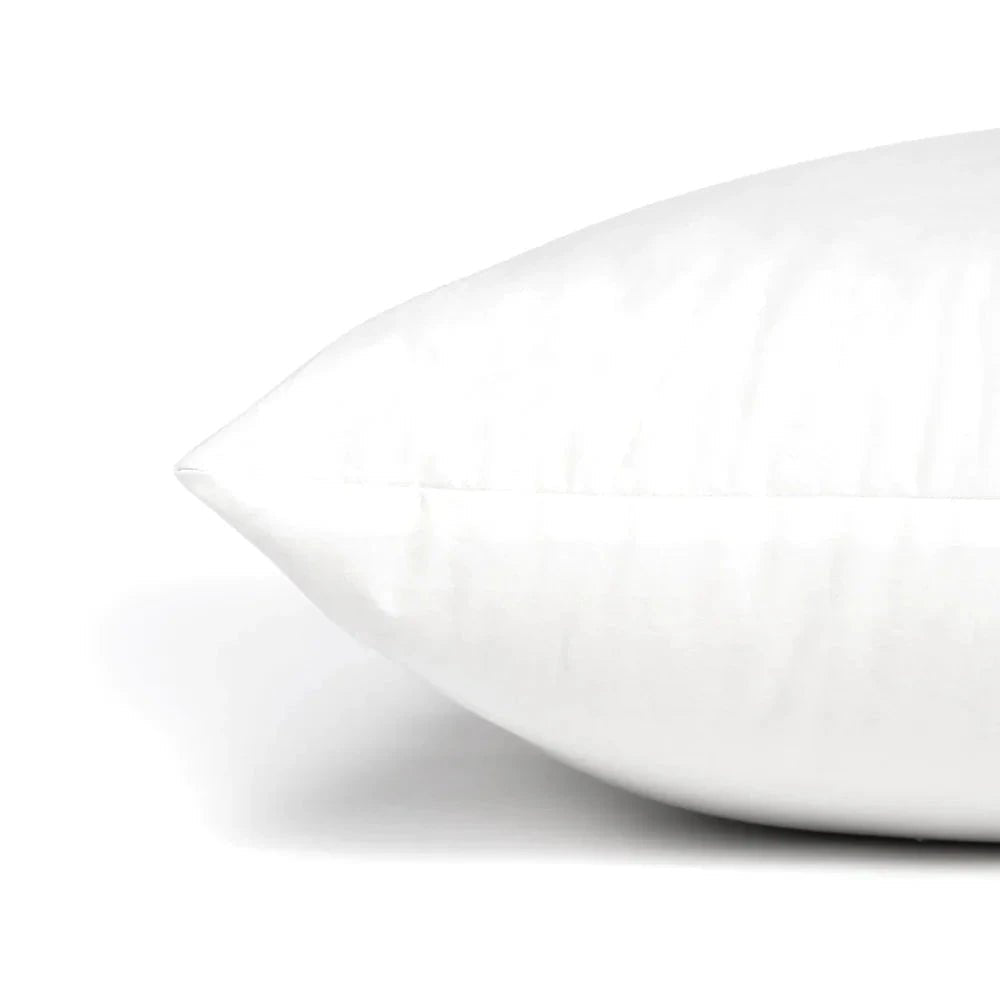 Nsleep Kapok Hodepute 60x63 cm Hvit i kapok og bomull, sett fra siden med fokus på putens form