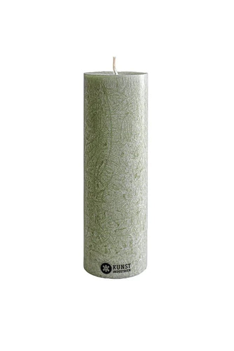 Kunstindustrien kubbelys 18 cm Moss Green i olivenvoks, sett forfra med merkelogo nederst