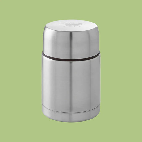 Pulito Mattermos 750ml Sølv i rustfritt stål, sett fra siden med Pulito-logo på lokket