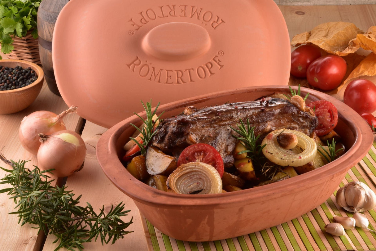 Römertopf leirgryte Trend Roaster for 4 personer i terrakotta, fylt med stek og grønnsaker