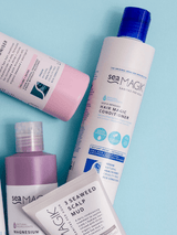 Sea Magik Hair Magic Balsam 300 ml hvit i plastflaske med blått lokk, sammen med andre produkter