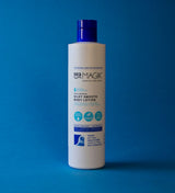 Sea Magik Silky Smooth Body Lotion 300ml hvit i plast, sett forfra med blått lokk på blå bakgrunn