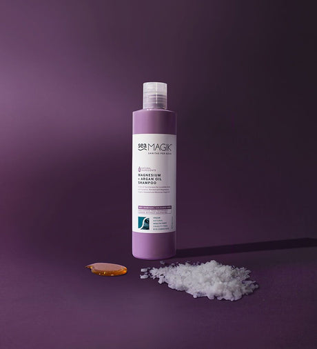 Sea Magik Sjampo Magnesium + Argan 300 ml i lilla bio-plast flaske, med magnesiumflak og arganolje på siden