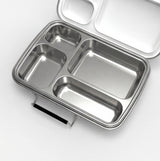 Suztain matboks med 4 rom i hvit rustfritt stål, åpen med håndtak og lokk sett fra skrått ovenfra