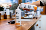 Terra Gaia Rengjøringsspray Økologisk 500ml appelsin i hvit plastflaske, fylles fra konsentrat på kjøkkenbenk