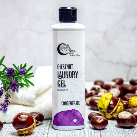 Terra Gaia vaskemiddel 500ml Lavendel i plastflaske, med lavendel og kastanjer på hvit bakgrunn