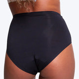 WUKA Stretch Seamless High Waist truse, medium flow, svart i tekstil, sett bakfra på en modell
